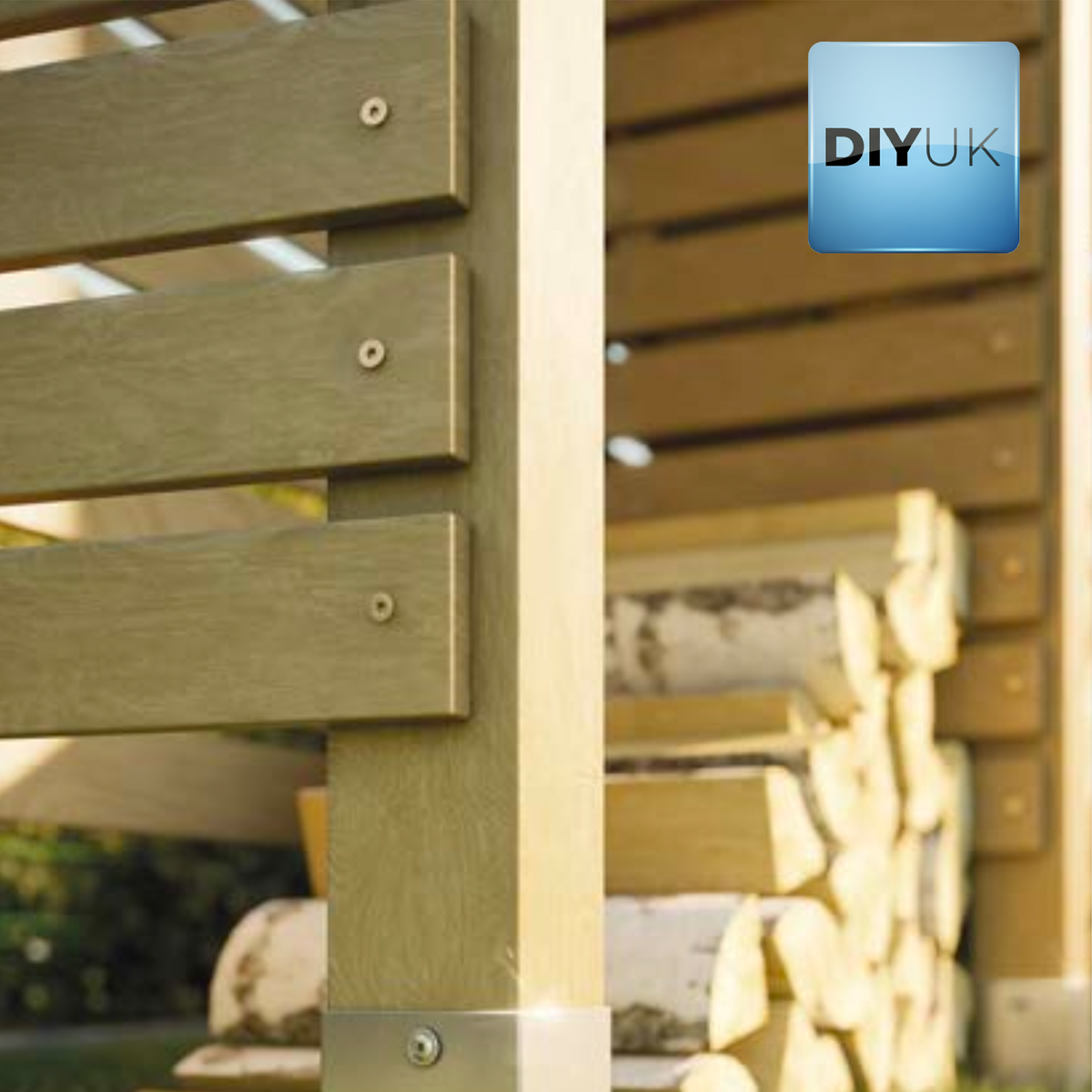 Timber slats and posts fixed with yellow zinc-plated Torx countersunk wood screws
