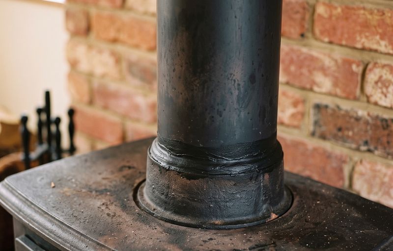 Stove and flue pipe